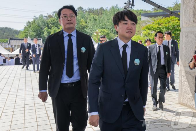 [사진] 이준석·천하람, 5·18 민주화운동 제44주년 기념식 참석