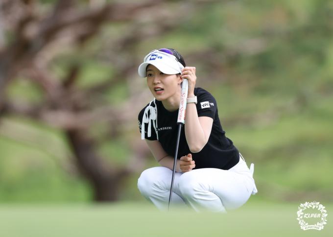 [사진] 그린 파악하는 유효주
