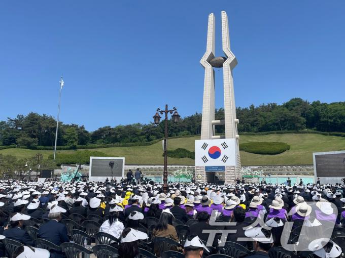 제44주년 5·18민주화운동 기념식이 18일 오전 광주 북구 운정동 국립5·18민주묘지에서 열리고 있다.2024.5.18/뉴스1 ⓒ News1 김태성 기자