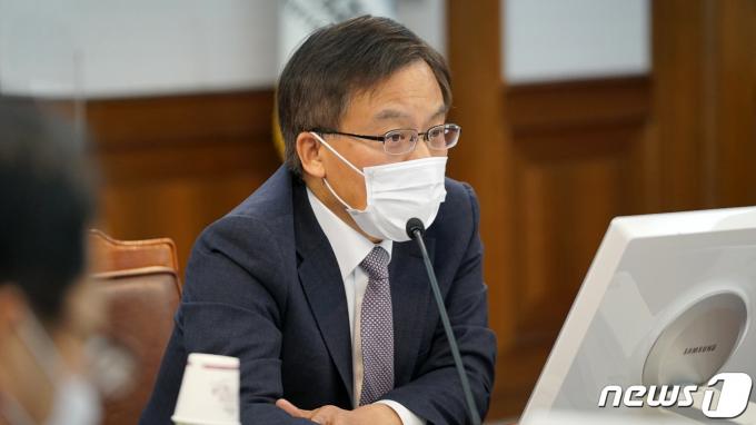 조남관 검찰총장 직무대행이 31일 서울 서초구 대검찰청에서 열린 부동산 투기 근절을 위한 전국 검사장 화상회의를 주재하고 있다. (대검찰청 제공) 2021.3.31/뉴스1