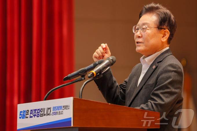 [사진] 발언하는 이재명 대표