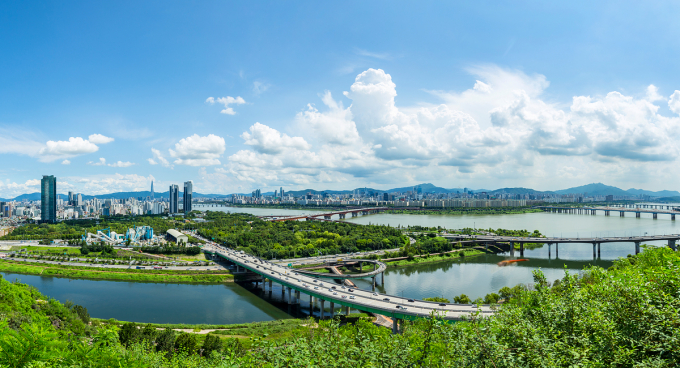 19일 전국 대부분 지역에서 낮 기온이 25도 이상으로 오르겠다. 경상권내륙을 중심으로 30도까지 오르는 곳이 있겠다. /사진=이미지투데이