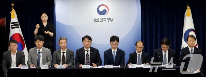 [사진] 해외직구 대책 추가 브리핑하는 정부