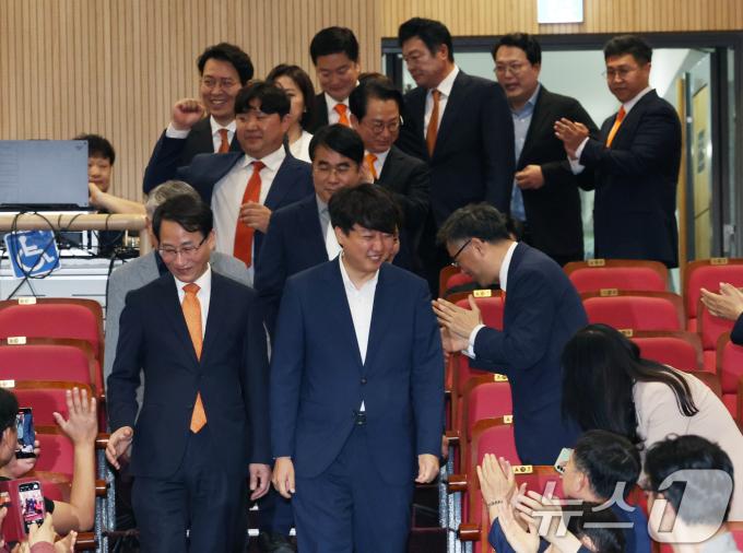 [사진] 전당대회 참석하는 이준석 대표