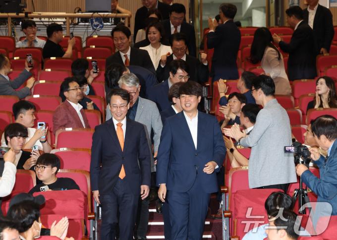 [사진] 전당대회 참석하는 이준석 대표