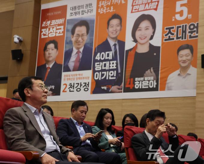 [사진] 개혁신당 전당대회 참석한 홍철호 정무수석