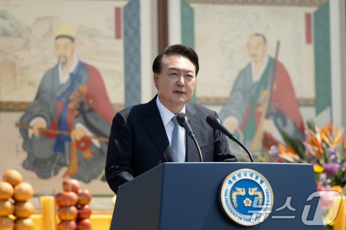 [사진] 윤석열 대통령, 회암사 사리 이운 축사