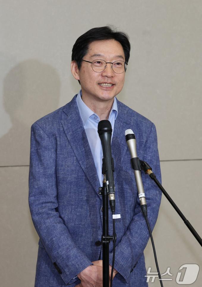 [사진] 미소짓는 김경수 전 지사