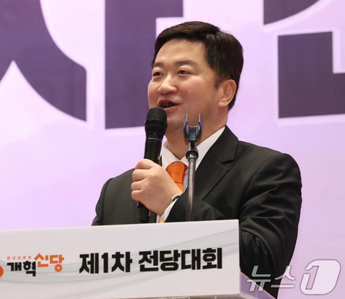[사진] 인사말 하는 조대원 신임 최고위원