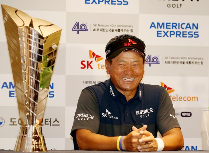 [사진] 우승 소감 밝히는 최경주