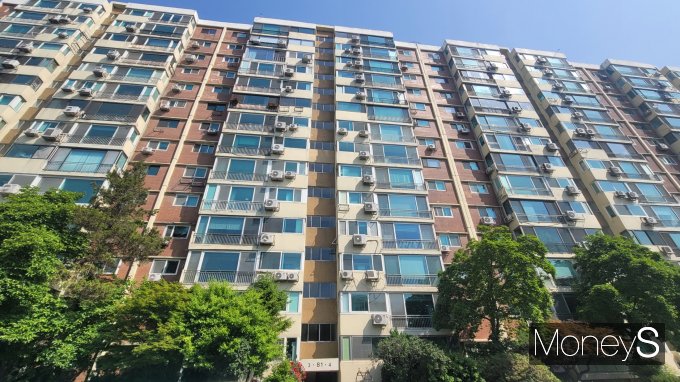 지난 2월 80억원에 거래된 압구정 현대아파트 새 주인은 92년생으로 전해진다. 사진은 압구정 현대아파트. /사진=김창성 기자