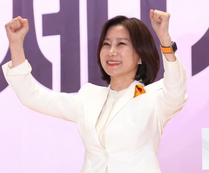 개혁신당 신임 당대표로 당선된 허은아 당선인이 "개혁신당 대통령을 반드시 탄생시키겠다"고 강조했다. 사진은 허 대표가 지난 19일 서울 여의도 국회 의원회관에서 열린 개혁신당 전당대회에서 당 대표 수락연설을 마치고 기뻐하는 모습. /사진=뉴스1