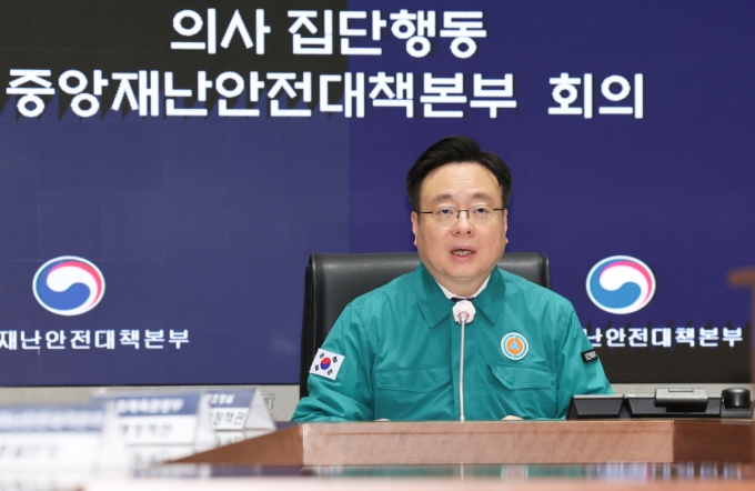 조규홍 보건복지부 장관이 20일 오전 정부세종청사에서 '의사 집단행동 중앙재난안전대책본부'(중대본) 회의를 열고 전공의들에게 현장에 돌아와 달라고 호소했다. 사진은 조 장관이 7일 서울 종로구 정부서울청사에서 열린 의사 집단행동 중앙재난안전대책본부 회의에서 모두발언을 하고 있는 모습. /사진=뉴스1