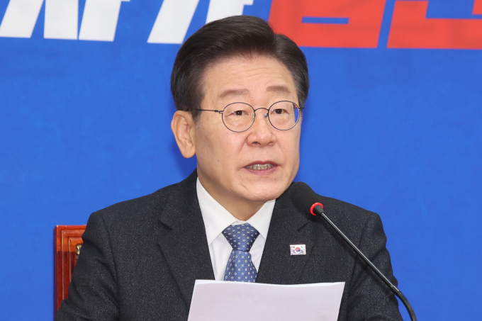 이재명 더불어민주당 대표가 정부와 여당을 향해 민생회복지원금 협의를 강조했다. 사진은 이 대표가 20일 서울 여의도 국회에서 열린 최고위원회의에서 발언하는 모습. /사진=뉴시스 