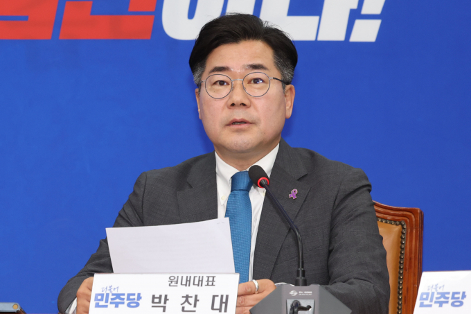 박찬대 더불어민주당 원내대표가 윤석열 대통령의 채상병 특검법 거부권 행사 전망에 대해 "채상병 특검법에 거부권을 행사하는 건 국민과 야당에 대한 선전포고"라고 밝혔다. 사진은 박 원내대표가 20일 서울 여의도 국회에서 열린 최고위원회의에서 발언하는 모습. /사진=뉴시스 