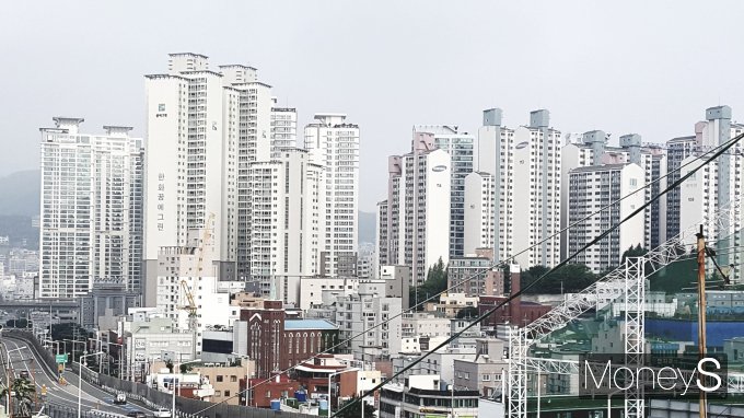 대형 건설업체들이 상반기 막바지 부산 원도심서 3098가구의 새 아파트를 일반분양 한다. 사진은 부산시내 한 아파트 밀집 지역. /사진=김창성 기자