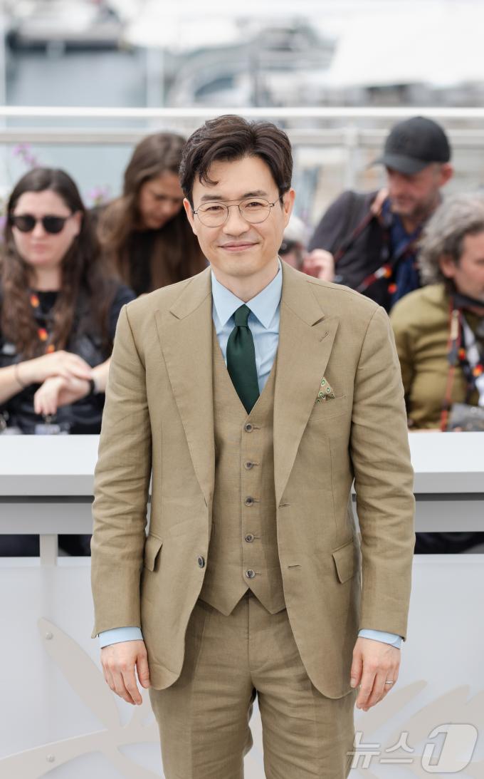 [사진] [칸영화제] ‘베테랑2’ 포토콜, 포즈 취하는 류승완