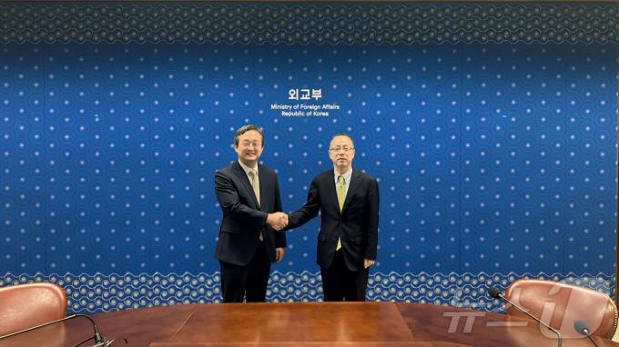 [사진] 정병원 차관보, 일본 후나코시 외무심의관 면담
