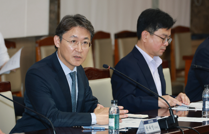 권대영 금융위원회 사무처장이 20일 오전 서울 종로구 정부서울청사에서 부동산 PF 시장 전문가 간담회를 주재하고 있다./사진=금융위