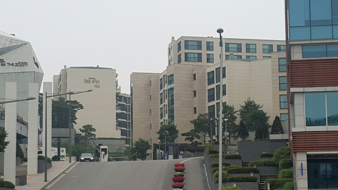 서울 고가주택 중 하나로 꼽히는 서울 용산구 한남동 한남더힐 전용면적 233㎡(7층)가 지난 1월 94억5000만원에 거래됐다. /사진=뉴스1