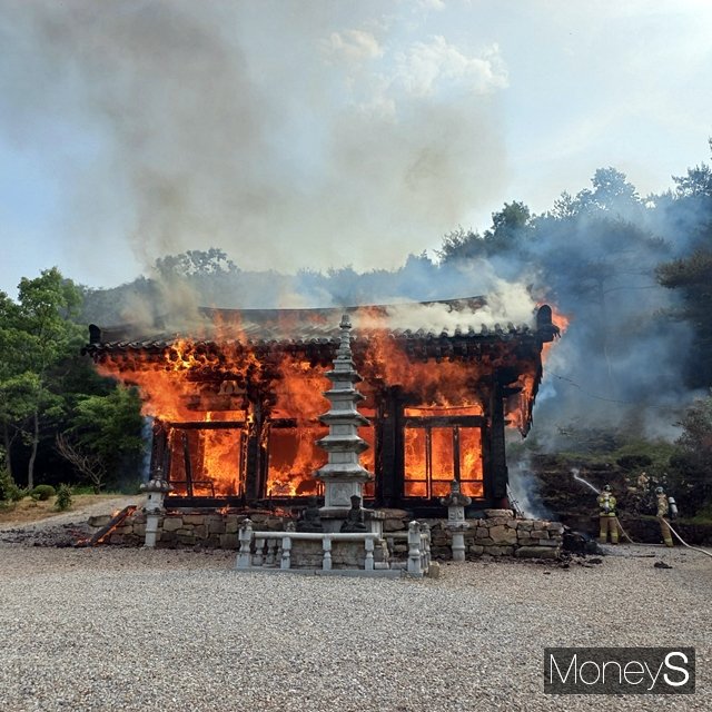 지난 20일 오후 3시 12분 쯤 의성군 점곡면 윤암리 소재 사찰 학림사에서 화재가 발생했다./사진=황재윤 기자