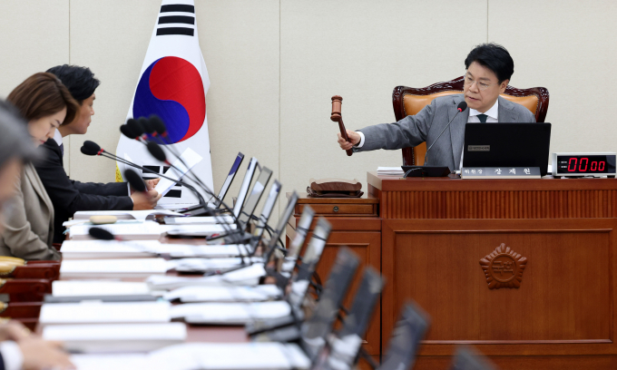 국회 과학기술정보방송통신위원회의(이하 과방위)에서 논의될 예정이었던 '라인 사태' 질의가 결국 이뤄지지 못했다. 사진은 장제원 과방위 위원장이 지난해 12월18일 서울 여의도 국회에서 열린 과방위 전체회의에서 의사봉을 두드리는 모습. /사진=뉴시스