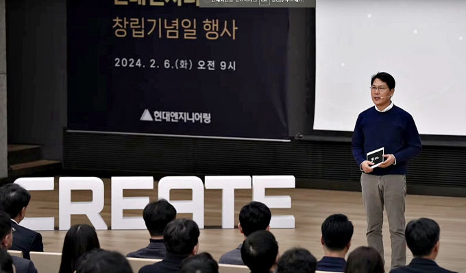 홍현성 현대엔지니어링 대표가 최근 발생한 대규모 아파트 하자 문제에 대해 완벽한 하자 보수로 책임 있는 자세를 보이겠다고 약속했다. 사진은 올 초 열린 창립 50주년 행사에 나섰던 홍 대표. /사진=현대엔지니어링 