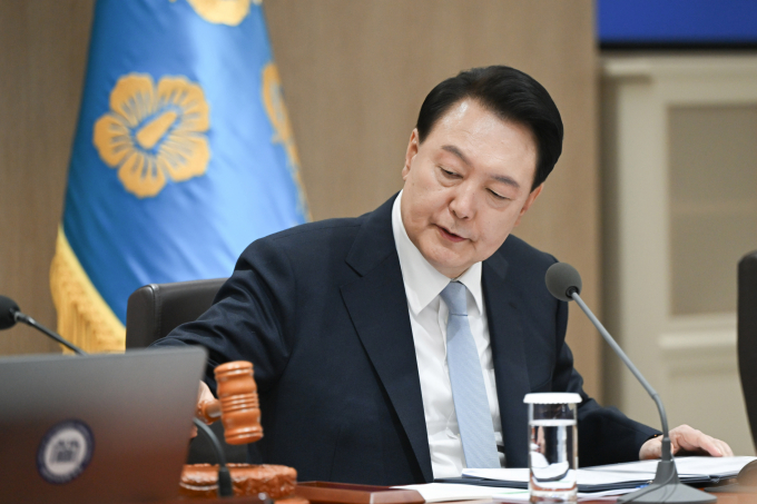 윤석열 대통령이 채상병 특검법 재의요구안(거부권)을 재가했다. 사진은 윤 대통령이 지난달 16일 서울 용산 대통령실 청사에서 열린 국무회의를 주재하는 모습. /사진=뉴시스(대통령실 제공)