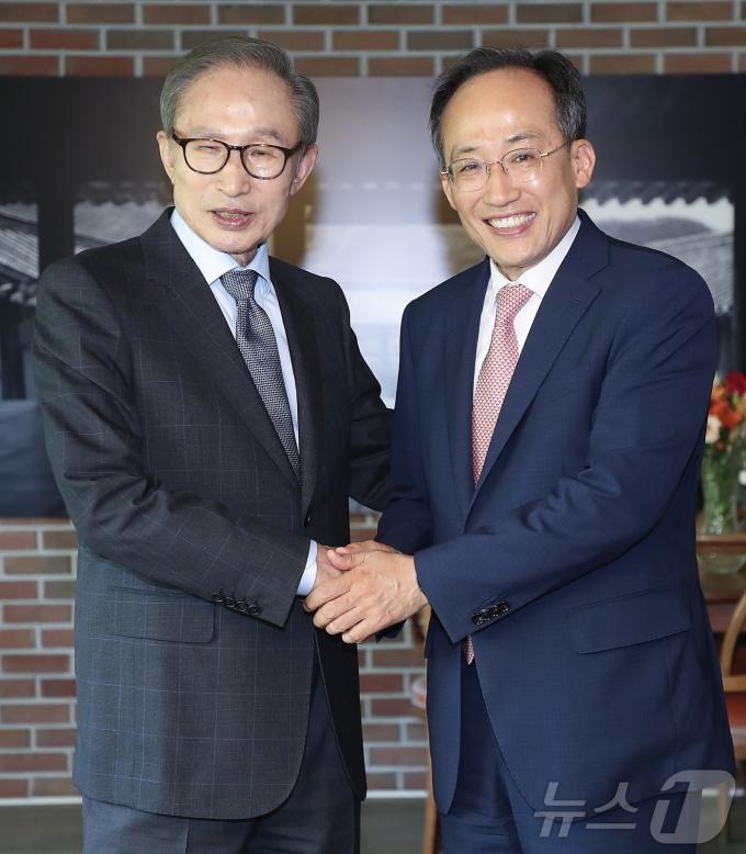 [사진] 이명박 전 대통령 예방한 추경호