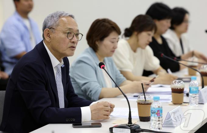[사진] 국립현대미술관 과천관 찾은 유인촌 장관