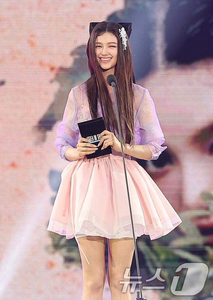 [사진] 뉴진스 다니엘, 미소에 빠져