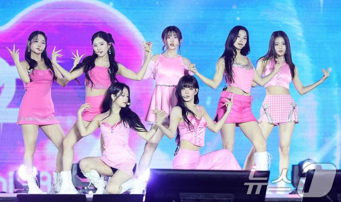 [사진] 프로미스나인, 눈을 뗄 수 없는 무대