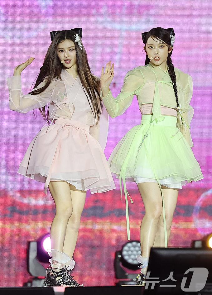 [사진] 뉴진스 다니엘·해린, 차원이 다른 무대