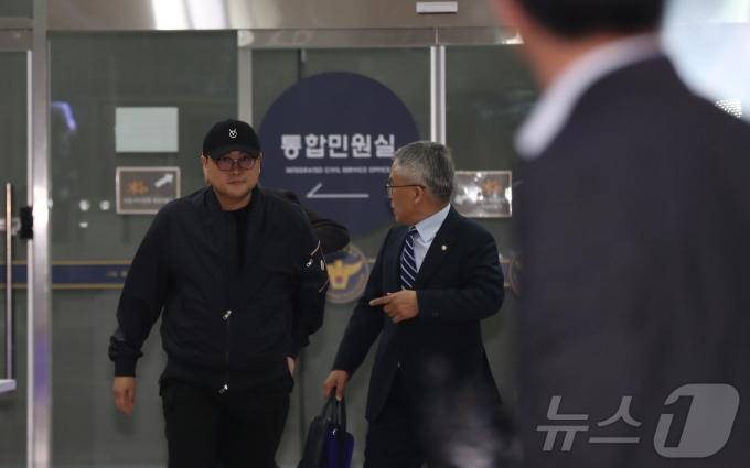 [사진] 굳은 표정으로 경찰서 나오는 김호중