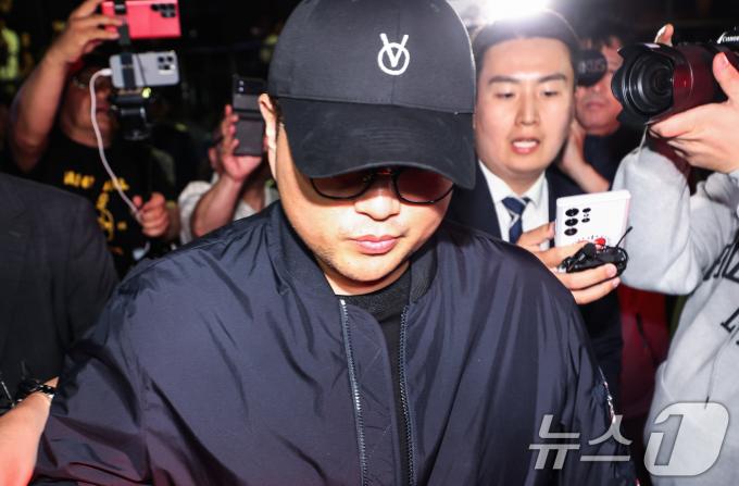 [사진] 굳은 표정의 김호중