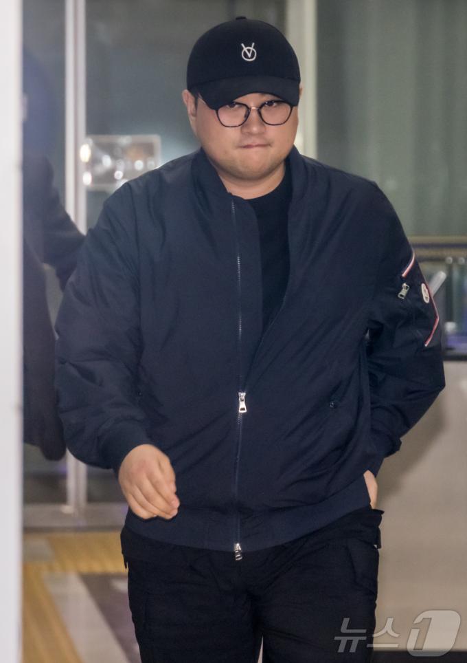 [사진] 강남경찰서 나오는 김호중