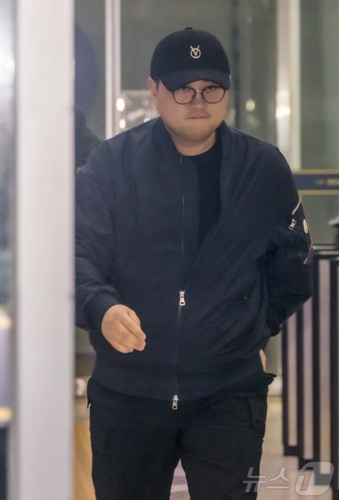 [사진] 강남경찰서 나오는 김호중