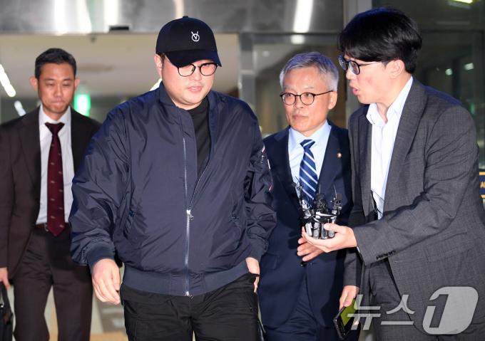 [사진] 김호중, 조사 끝 귀가