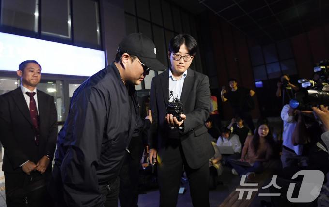 [사진] 김호중, 조사 끝 귀가