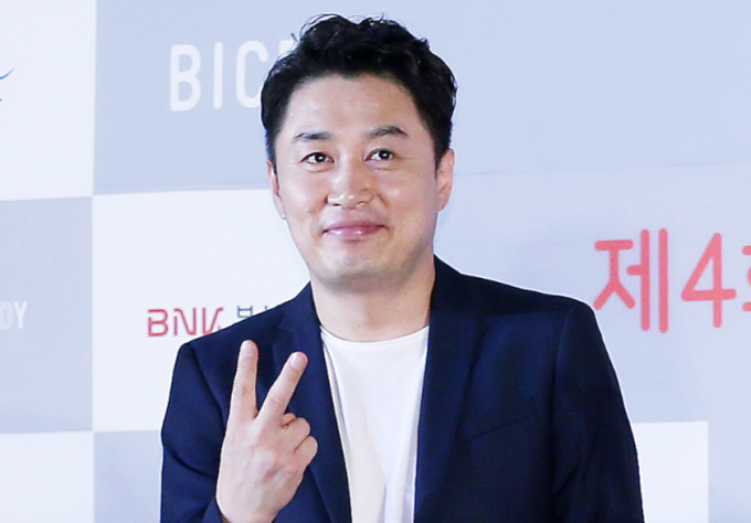 공황장애로 활동을 중단한 정찬우가 생각엔터테인먼트 3대 주주였다는 소식이 알려지며 이목을 집중시키고 있다. 사진은 지난 2016년 8월  부산 해운대구 영화의전당에서 진행된 '제4회 부산국제코미디페스티벌' 블루카펫 행사에 참석한 정찬우. /사진=머니투데이