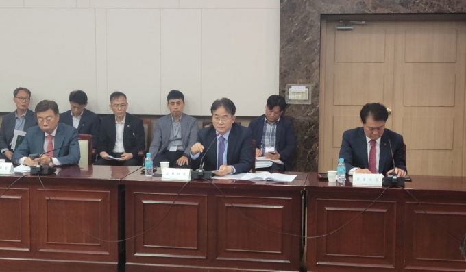 22일 서울정부청사에서 개최된 국토부-경기 도-1기신도시-LH단체장 간담회에서 이동환 고양시장이 발언하고 있다. / 사진제공=고양특례시