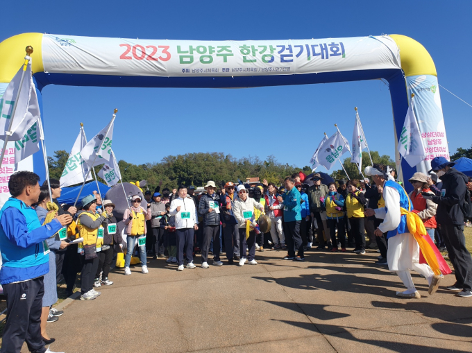 2023년 남양주시 한강걷기대회 출발 현장. /사진=이건구 기자