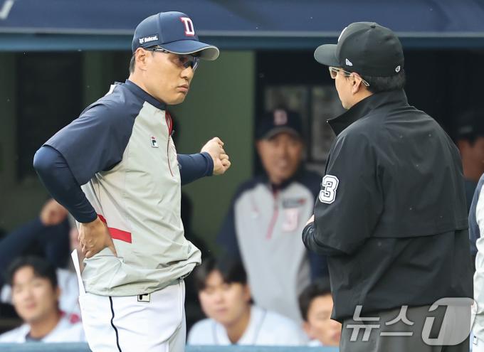 [사진] 어필하는 두산 이승엽 감독