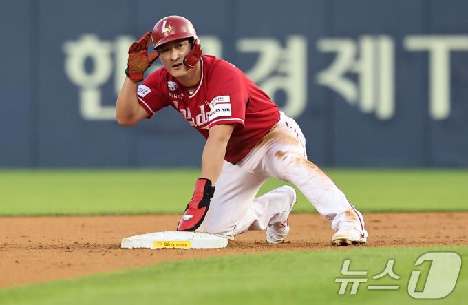 [사진] SSG 하재훈, 2루 까지!