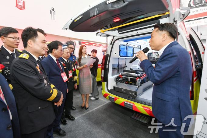 [사진] '2024 국제소방안전박람회' 찾은 남화영 소방청장