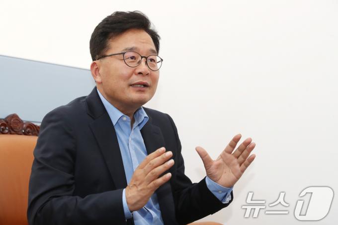 더불어민주당 당대표 정무조정실장인 김우영 당선인이 17일 오후 서울 여의도 국회에서 뉴스1과 인터뷰를 하고 있다. 2024.5.17/뉴스1 ⓒ News1 이광호 기자