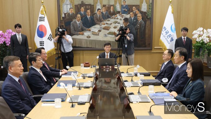 기준금리를 결정하는 한국은행 금융통화위원회 통화정책방향 결정회의가 23일 서울 중구 남대문로 한국은행에서 진행된 가운데 이창용 한은 총재가 회의를 진행하고 있다. 이날 한은 금통위는 기준금리를 연 3.5%로 동결했다./사진=머니S 임한별 기자