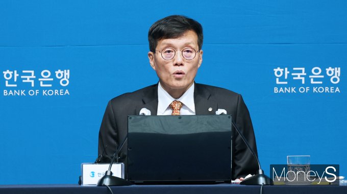 [머니S포토] 이창용 '금리인하?, 