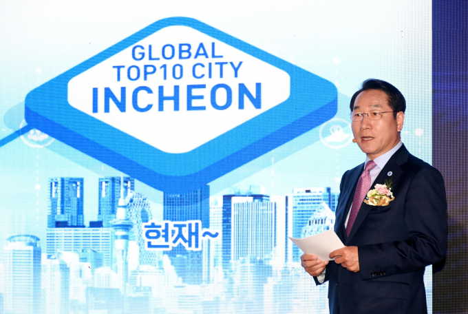 유정복 인천시장이 2024년 5월 7일 중구 인스파이어에서 열린 '글로벌 톱텐 시티 인천 투자설명회'에서 투자유치 설명을 하고 있다. /사진제공=인천시