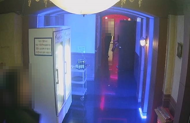 지난해 2월 유흥주점에 방이없다는 말에 손님들에게 소화기를 분사하고 폭력을 휘두른 MZ조폭 6명/사진제공=경상북도경찰청